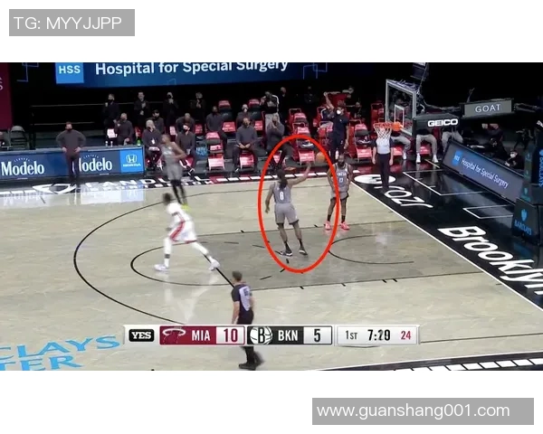 姚明面对质疑连续摇头展现坚定态度引发球迷热议